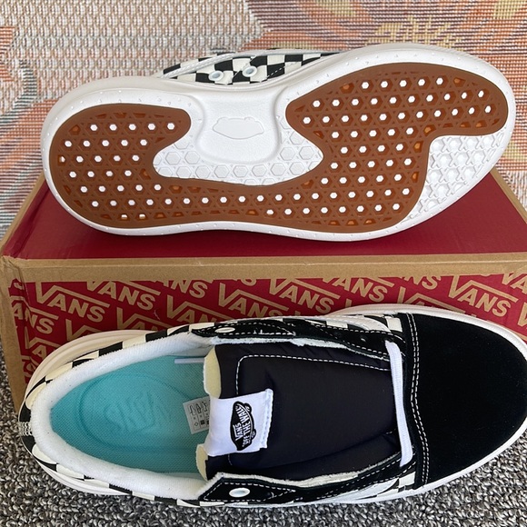 Vans Men’s Old Skool Over
Checkerboard Black/Checker
VN0A7Q5E95Y
Sneakers - Picture 10 of 16